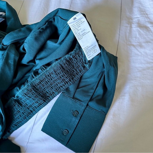 Cropped Long-Sleeve Knotted Top - Picture 4 of 4